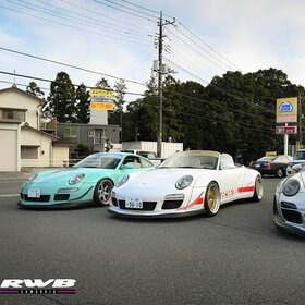 Jugendreise in a Japanese parking lot with Bella